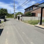 南側道路を東より撮影